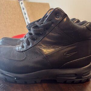 Used Nike Air Goadome Boots
